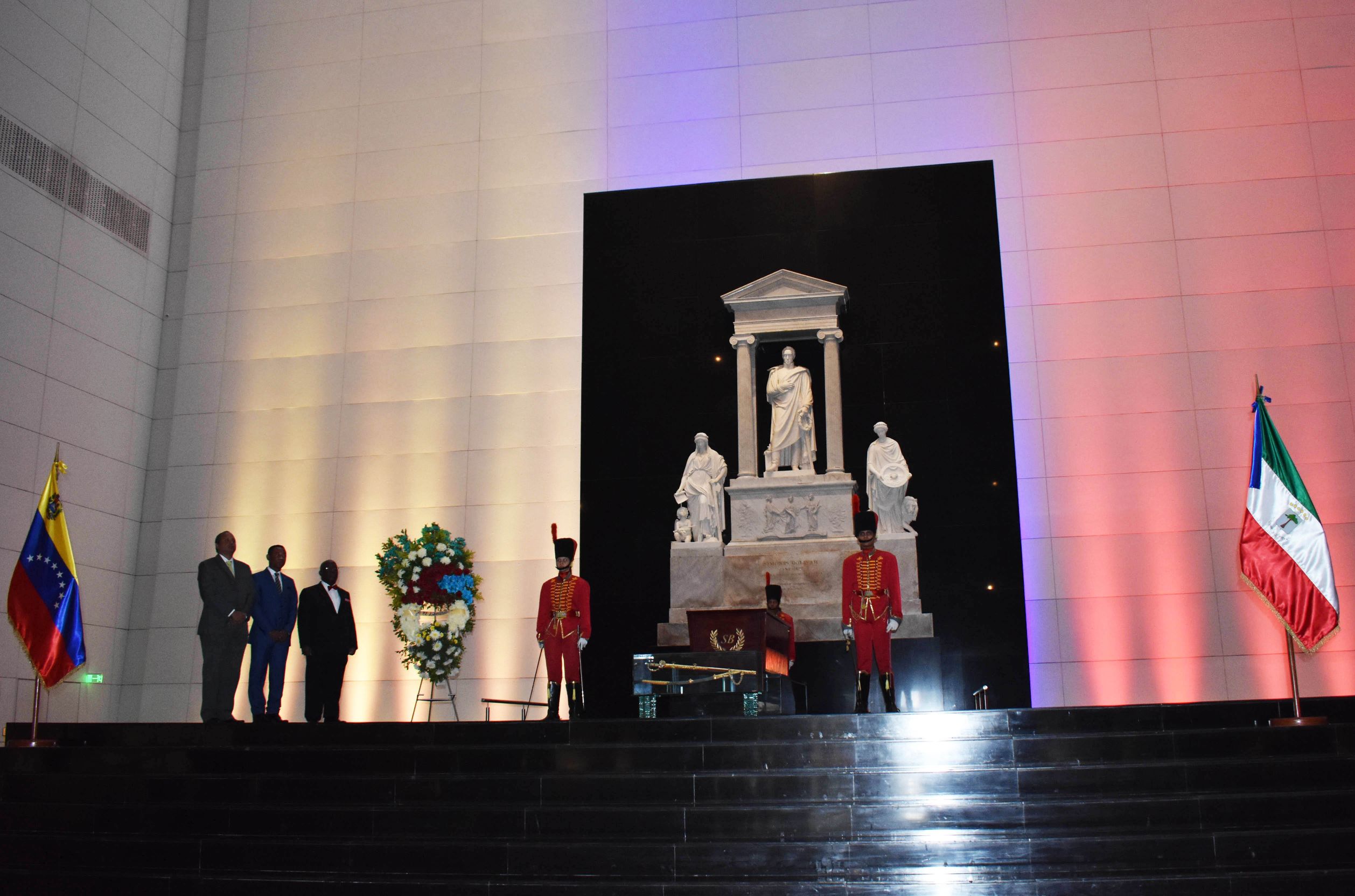 resized_Ofrenda_Floral_Panteon_Nacional_Venezuela-34