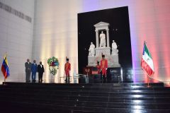 resized_Ofrenda_Floral_Panteon_Nacional_Venezuela-36