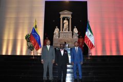 resized_Ofrenda_Floral_Panteon_Nacional_Venezuela-52