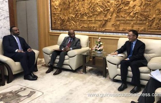 El Ministro Delegado de Asuntos Exteriores se reúne con su homólogo chino