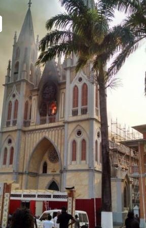 La Iglesia Catedral de Malabo afectada por un incendio